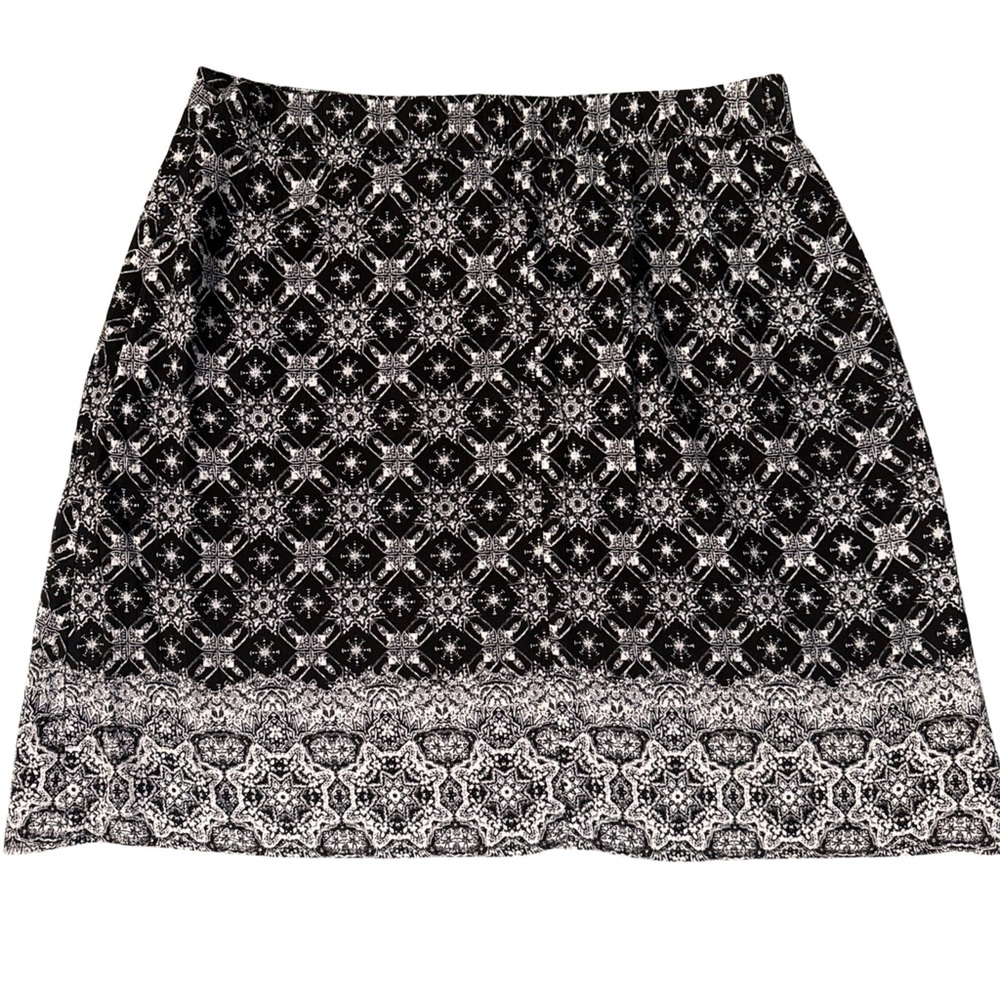 NWOT Aria Black & White Print Skirt SP